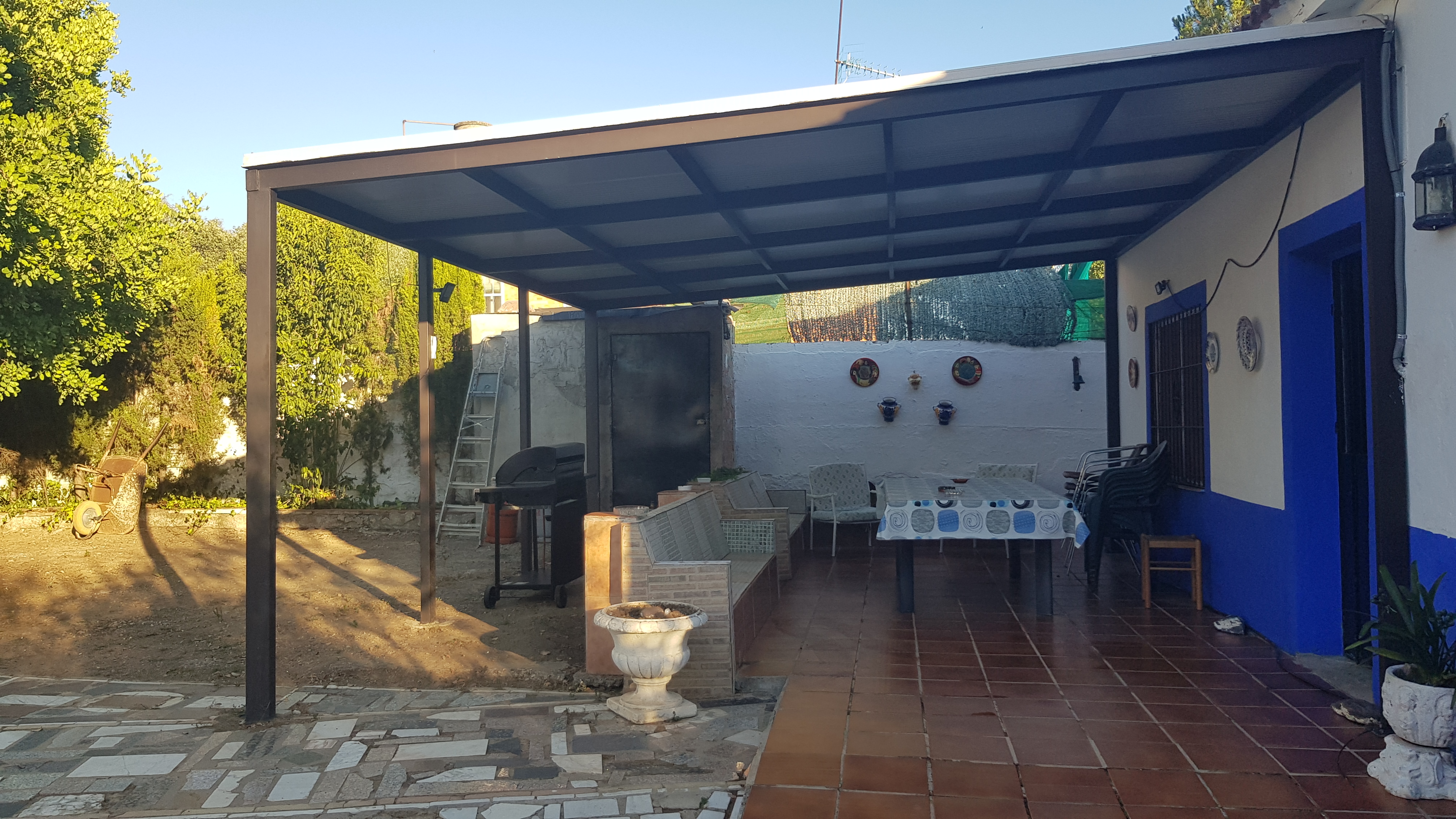 Zona de barbacoa y terraza